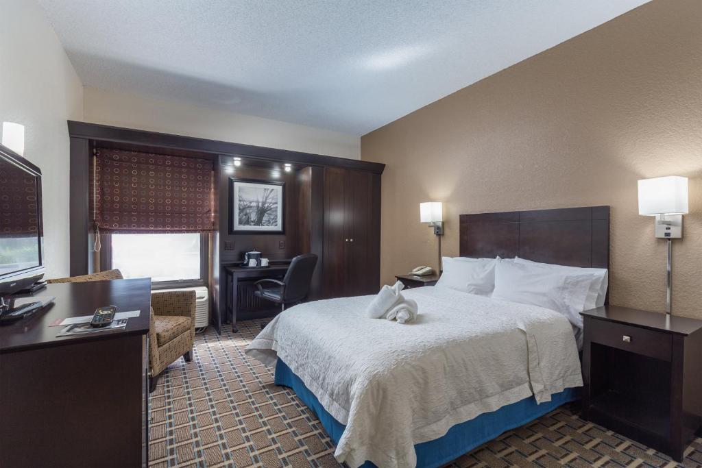 Room image 4